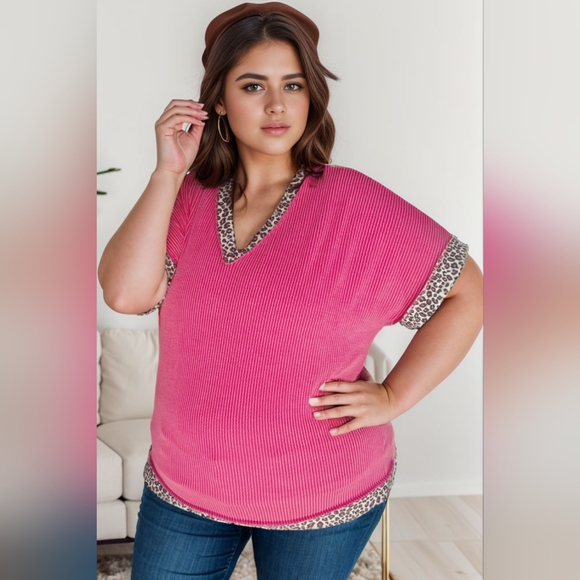 Plus Size Leopard V-Neck Short Sleeve T-Shirt Top - Picture 3 of 5